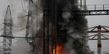 Russia Strikes Ukrainian Power Grid as Kyiv Targets Russian Oil Facilities
